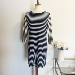Vineyard Vines Striped long sleeve dress blue and white size small